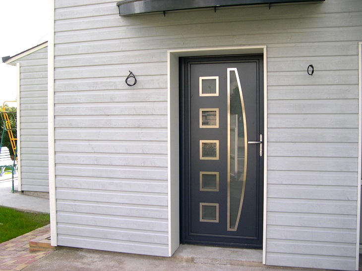 La porte en aluminium design et résistance