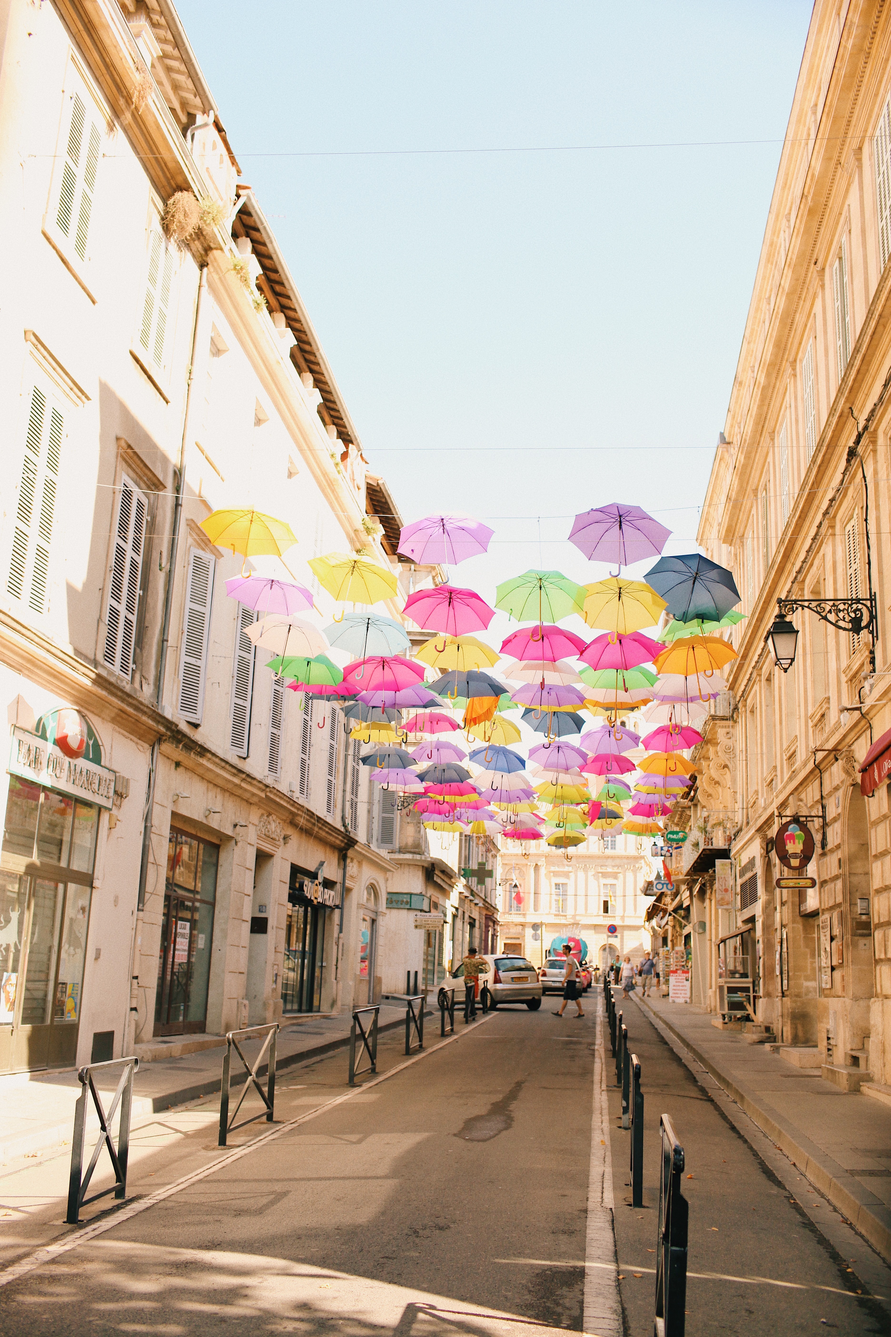 rue ensoleillée