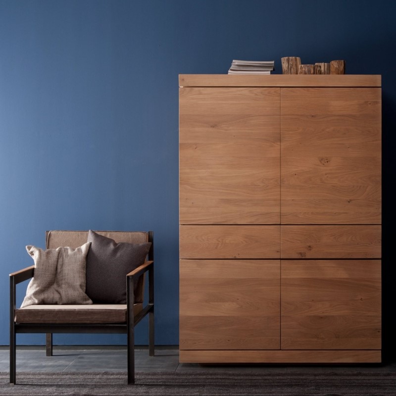 Association déco : coupler le style rustique des meubles en chêne avec des couleurs modernes