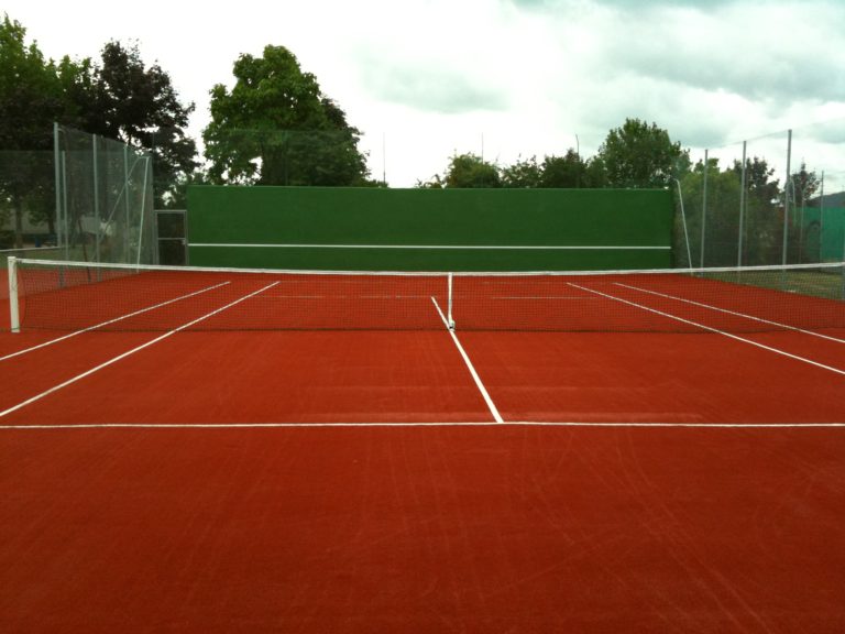 Construction d’un court de tennis : ne rien oublier