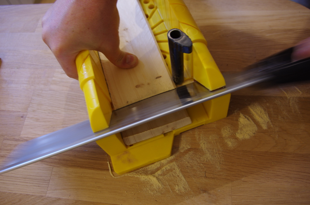 Boite à onglet en bois pour découpe de plinthes