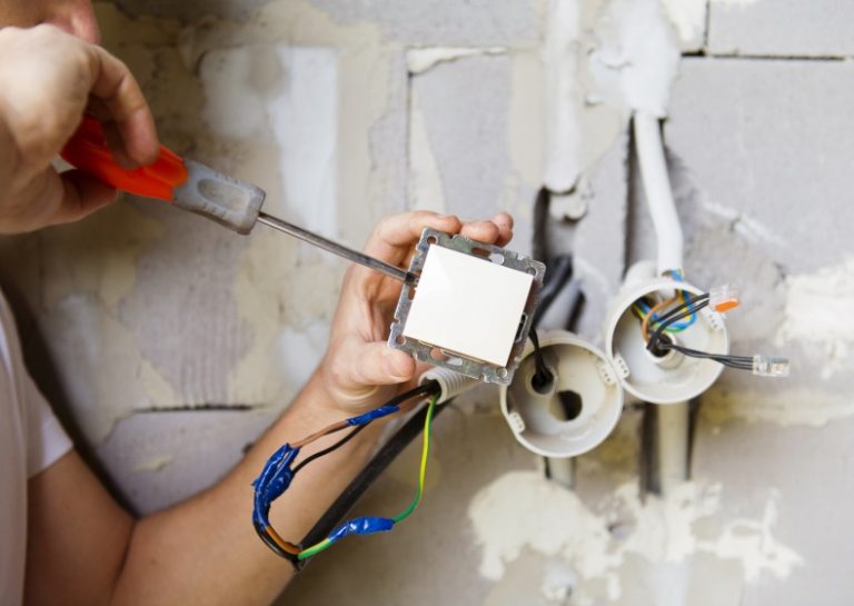 Électricien à Paris et copropriété : ça fait des étincelles !