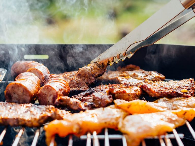 Créer un espace barbecue pour un jardin convivial