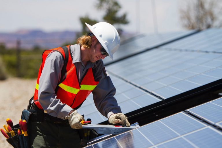 Comment se rendre compte qu’on est victime d’une arnaque photovoltaïque ?