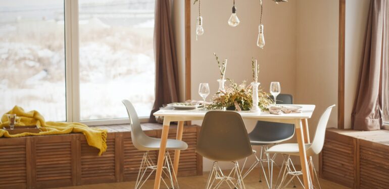 Table à manger en bois pour embellir votre salle à manger