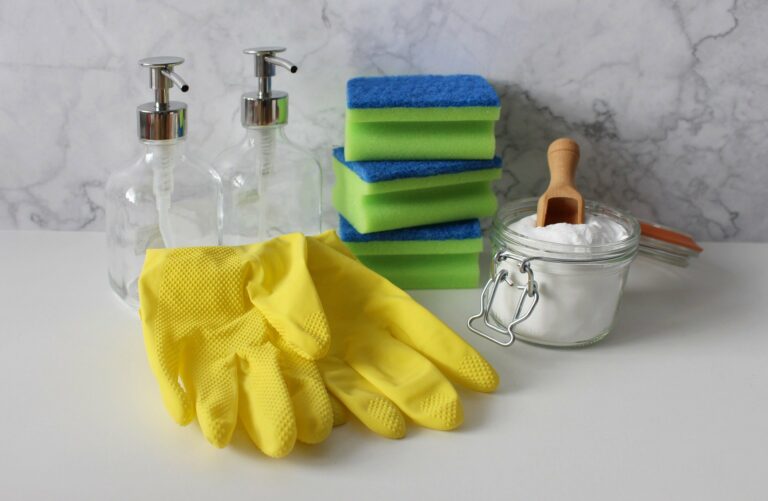 Astuces maison pour nettoyer les joints d’une douche